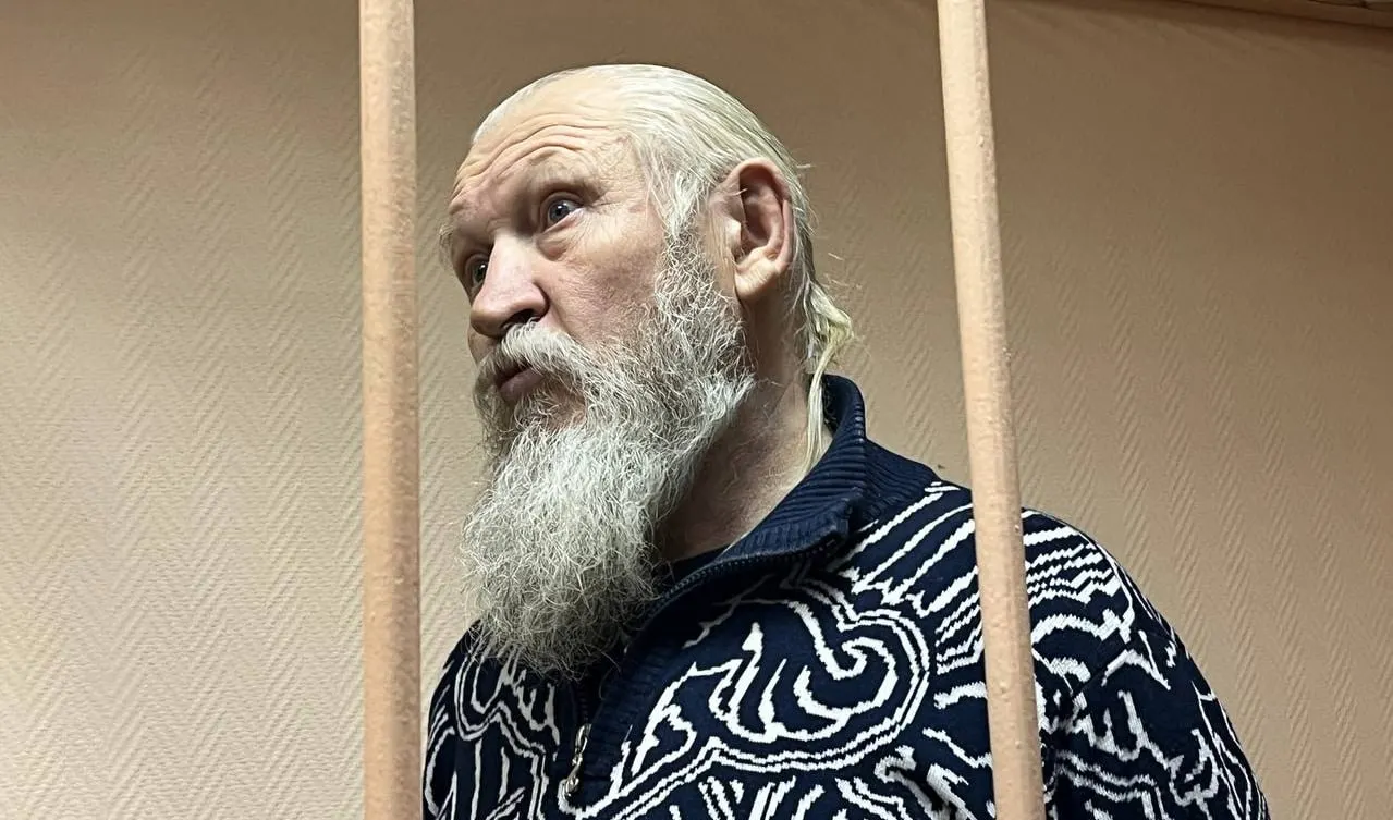 В обновлённый перечень внесли бывшего депутата Госдумы Михаила Глущенко, ранее осуждённого за соучастие в убийстве Галины Старовойтовой.