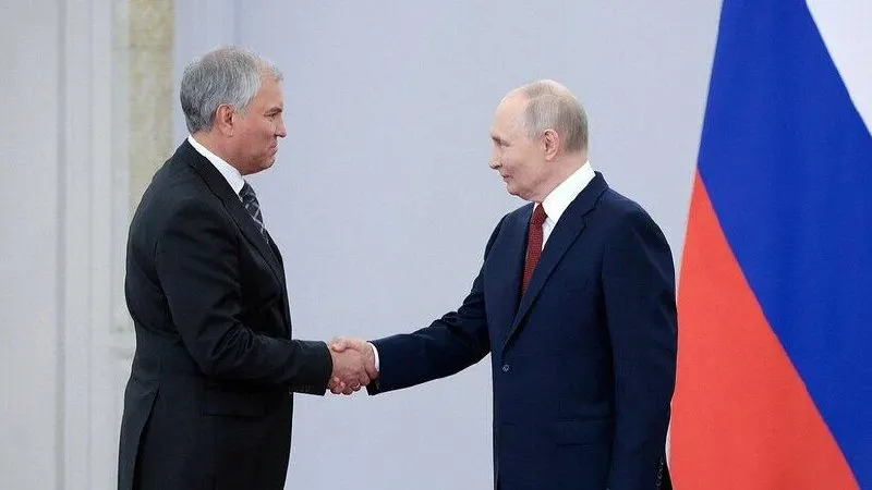 После награждения орденом «За доблестный труд» Вячеслав Володин подчеркнул вклад президента в формирование конкурентной партийной системы и отметил эффективность работы нынешнего созыва Госдумы.