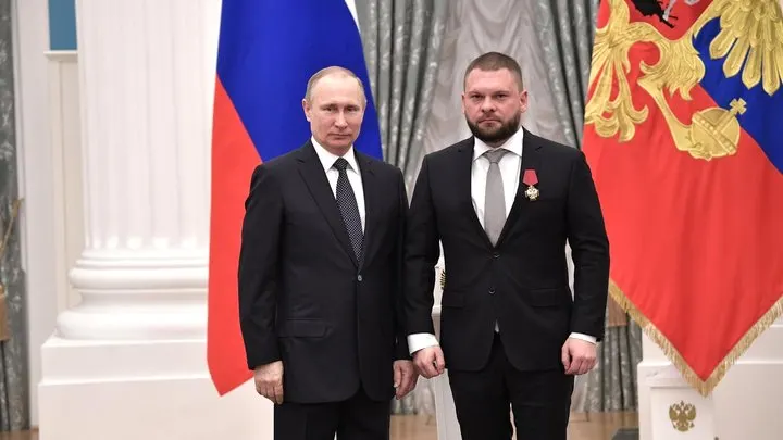 В декларациях кандидатов «ЕР» указаны бумаги Apple, Intel, паи в зарубежных фондах и другие иностранные активы; в партии заявили, что к моменту регистрации они были отчуждены.