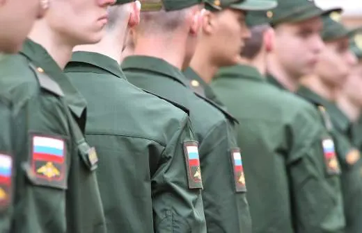 Правительство поддержало законопроект, который позволит отправлять срочников в пожарные подразделения — по оценкам, в ведомство могут направить до 5 тысяч призывников.