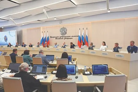 В проекте постановления Центральной избирательной комиссии заложено исключение ряда кандидатов из списка «Яблока». Если выбудет четверть списка, партия может быть снята с выборов. На фоне этого фиксируют штрафы, задержания, обыски и административные дела в отношении членов партии.