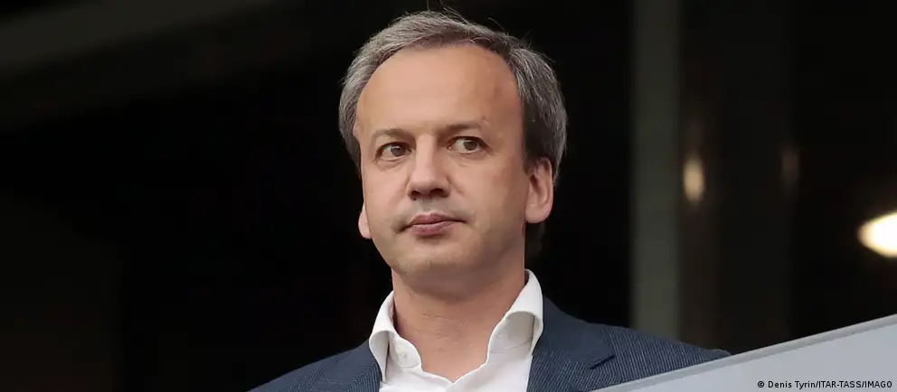 Аркадий Дворкович заявил о планах обжаловать в суде свое включение в санкционный список ЕС и временно сложил полномочия главы Международной шахматной федерации до решения по жалобе.
