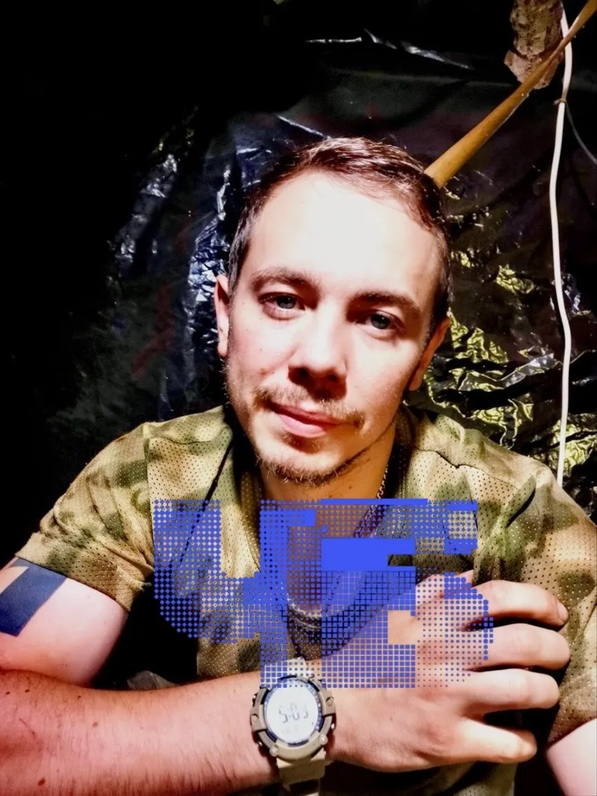 Родители погибшего моряка из Челябинска заявляют, что их лишили права проститься: тело парня похоронили тайно в Балтийске (Калининградская обл.), а закон позволяет распоряжаться телом и выплатами только супругам.