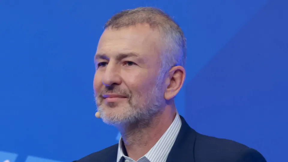 Миллиардер Андрей Мельниченко избежал национализации энергетической компании СИБЭКО после перевода 32 млрд рублей в пользу образовательного центра «Сириус». Стороны урегулировали спор по сделке о покупке компании у бывшего министра.
