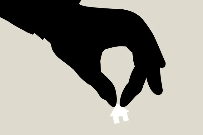 С нового законодательства, вступающего в силу 1 сентября 2026 года, российские суды смогут арестовывать имущество граждан, находящихся за границей, как обеспечительную меру. Что это означает для владельцев квартир за рубежом и какие законные способы переписать или продать недвижимость без личного возвращения в Россию.