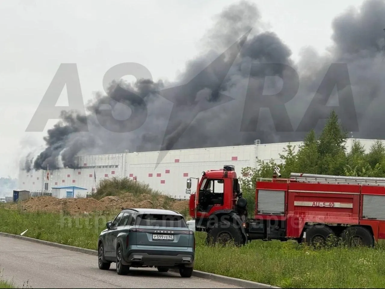 За ночь зафиксировали атаки беспилотников по ряду регионов, пожар на предприятии в Рязанской области, разрушения в Таганроге, задержания в Иркутской области и Москве, а также изменения в издательской сфере.