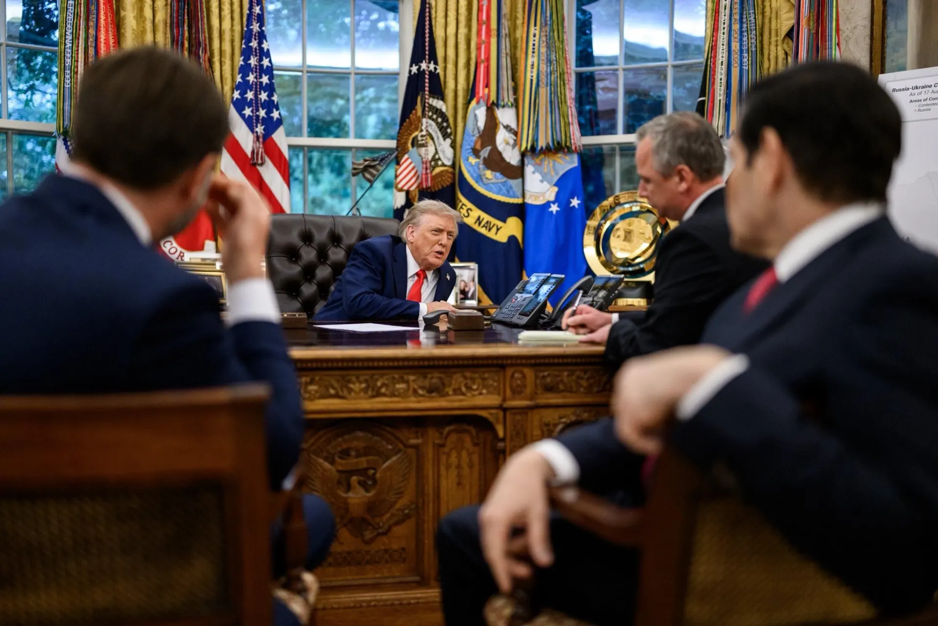 4 июля президент США Дональд Трамп провёл отдельные телефонные разговоры с Владимиром Зеленским и Владимиром Путиным. Стороны обсудили ситуацию на фронте, помощь Украине и планы по продолжению дипломатических контактов.