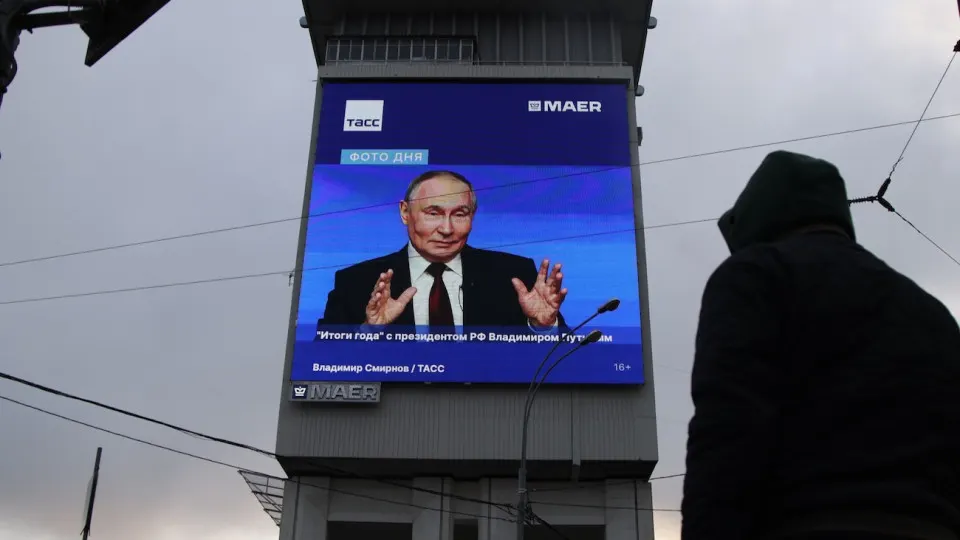 Минэкономразвития зафиксировало рост ВВП на 0,3% за первое полугодие 2026 года. Гражданские отрасли сокращаются, военные траты поддерживают статистику, но и военка теряет скорость — эксперты не исключают нулевого роста по итогам года.