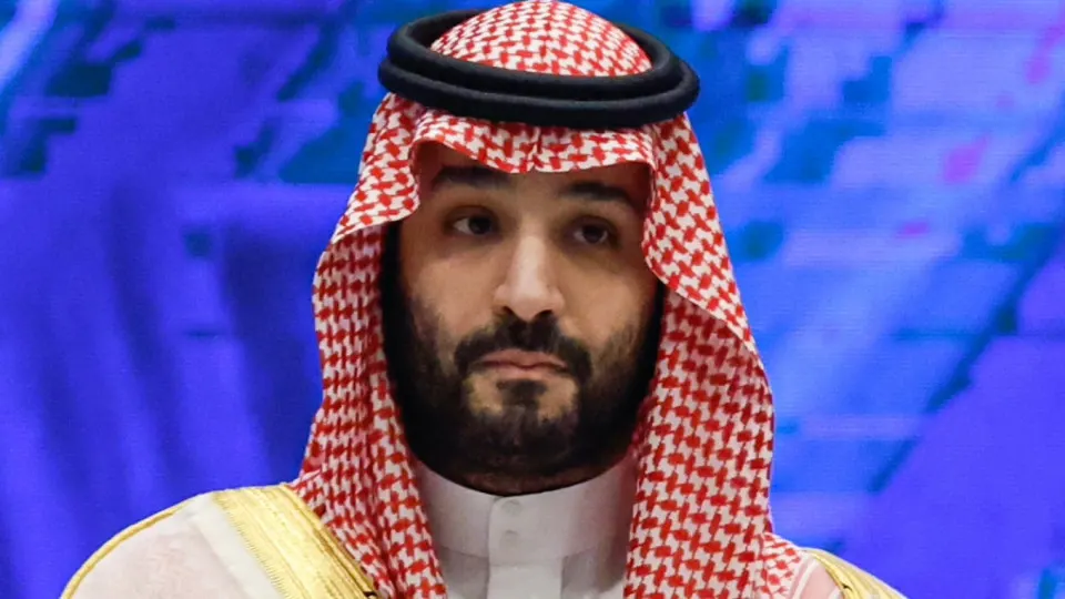 Королевство сократило официальную отгрузочную цену сорта Arab Light на $11 за баррель для августа, что усиливает давление на мировые котировки и усугубляет бюджетные проблемы у экспортёров, включая Россию.