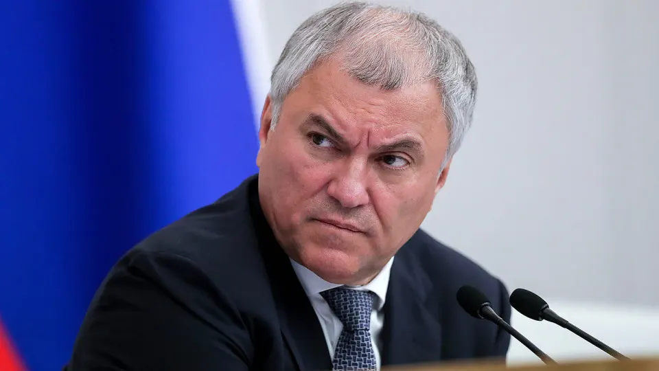 Спикер Госдумы заявил, что нормативные инициативы, критикуемые как «запретительная повестка», принимаются в целях защиты общества и отражают общественный запрос. В качестве примеров он привёл запреты по защите детей, изменения в налогах, ужесточение интернет‑регулирования и расширение полномочий силовых структур.