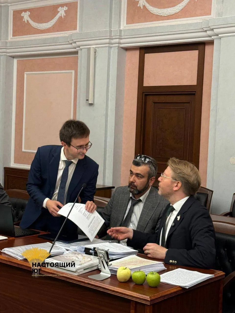 Разбирательство касалось агитации, авторских прав и условий использования сервисов OpenAI, а также возможных изменений бюллетеня.