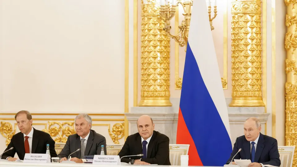 Официальные ведомства обсуждают меры по трудоустройству участников боевых действий и сохранению рабочих мест ветеранов, а также поддержку работодателей.