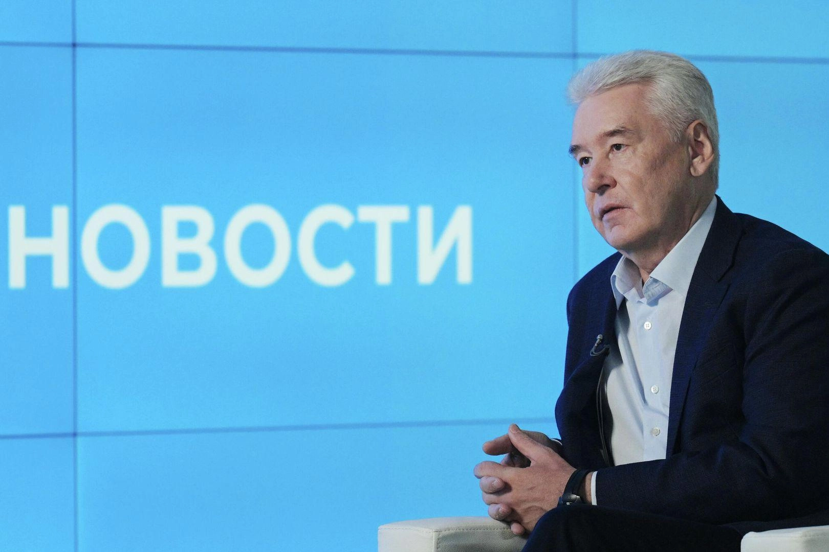 Мэр Москвы заявил, что призывы полностью мобилизовать экономику под нужды войны — это миф от людей, не разбирающихся в предмете; эксперты оценивают влияние кризиса на рост ВВП и топливный рынок.