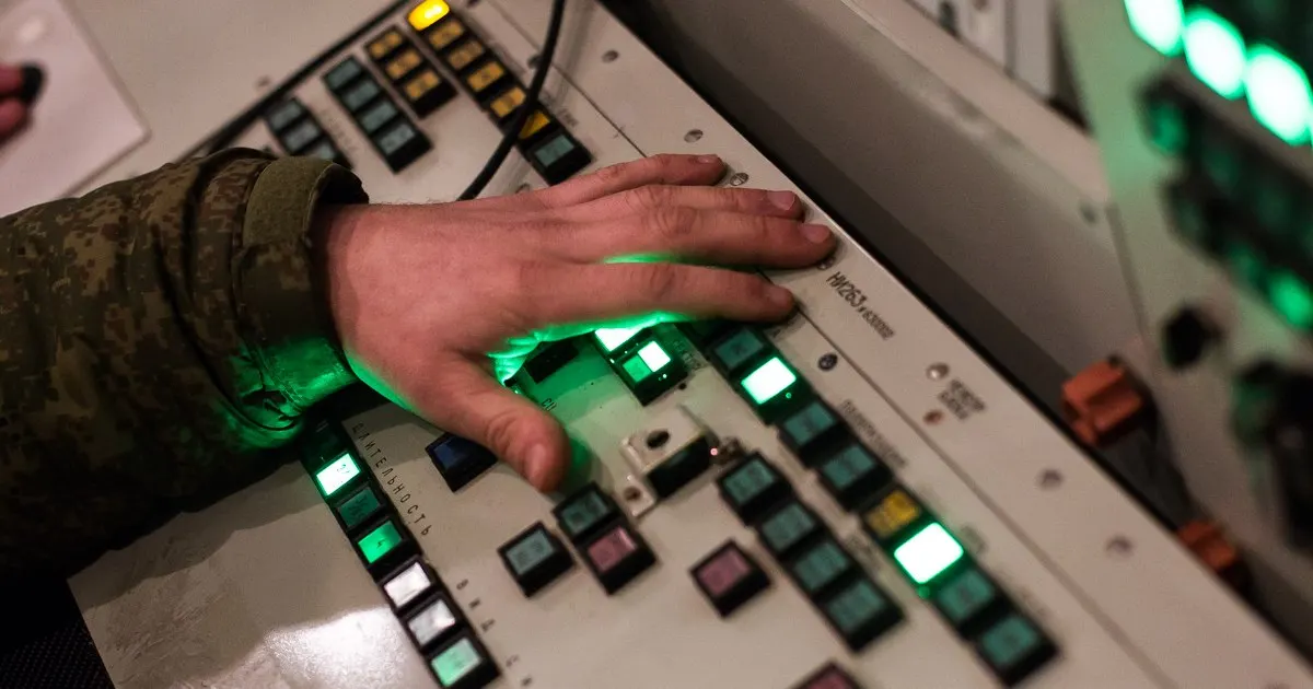 Депутат заявил, что поставки западного вооружения могут обернуться против стран Европы и призвал прекратить поддержку Киева ради конструктивного сотрудничества с Россией.